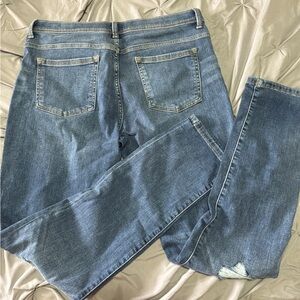 Brand new jeans w/ tags 
Never worn 
Thereabouts brand